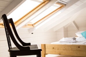 2 habitaciones, tabla de planchar con plancha y ropa de cama 