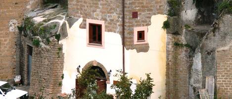 House, 3 Bedrooms, Terrace | Front of property