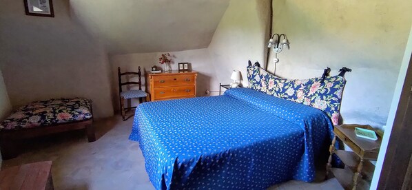 3 bedrooms, iron/ironing board