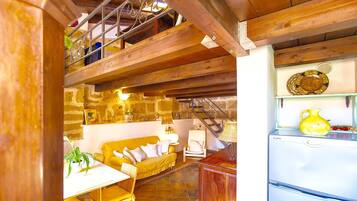 Apartamento, 1 quarto, vista para a cidade | Área de estar | TV