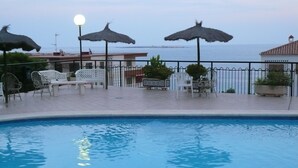Apartamento, 2 habitaciones, fumadores, terraza | Piscina | Una piscina al aire libre