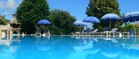 Habitación, 1 habitación, balcón | Alberca | Alberca al aire libre