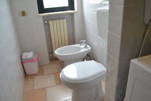 House, 2 Bedrooms, Smoking, Balcony | Bathroom