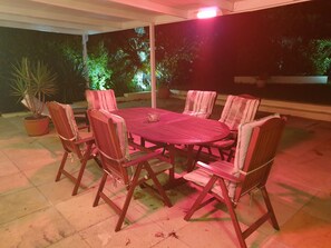 Casa, 2 habitaciones, fumadores, patio | Restaurante al aire libre