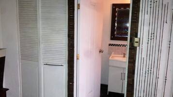 Apartment, 1 Bedroom, Smoking, Patio | Bathroom