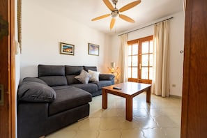 TV, fireplace - On the beach (Ventanicas-el Cantal)