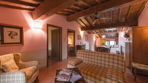 Living area - Holiday Home in Antique (Figline e Incisa Valdarno)