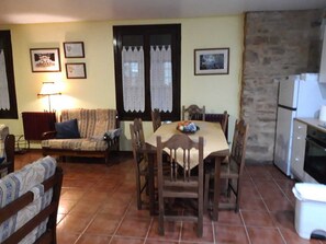 Loftsrom, 4 soverom, røyk, terrasse | Spiseområde