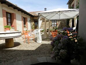 Loft, 4 slaapkamers, roken, terras | Buiten dineren