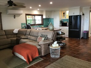 Living area - Oceanfront Beach House With Stunning Views - Wake up to Amazing Sunrises (Machans Beach)