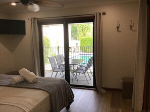 4 bedrooms, bed sheets - Oceanfront Beach House With Stunning Views - Wake up to Amazing Sunrises (Machans Beach)