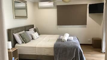4 bedrooms, bed sheets