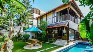 Hồ bơi ngoài trời 