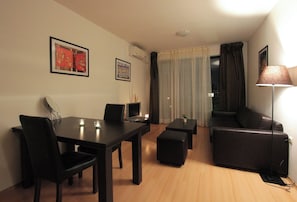 Apartment, 1 Bedroom, Balcony | Living area