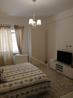 Room, 1 Bedroom, City View - Triple Room With Private Bath 10 Min From Tiburtina Station (Rome)