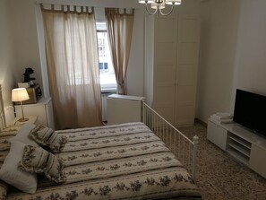 Room, 1 Bedroom, City View - Triple Room With Private Bath 10 Min From Tiburtina Station (Rome)