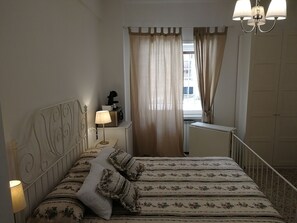 1 bedroom - Triple Room With Private Bath 10 Min From Tiburtina Station (Rome)