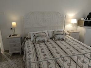 Rum - 1 sovrum - utsikt mot staden | 1 sovrum