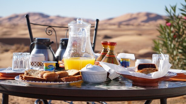 تناول الطعام بالخارج