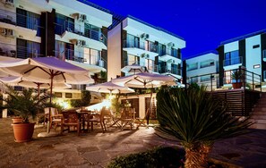 Apartment, 2 Bedrooms, Patio, Garden View | Outdoor dining