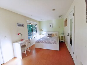 2 bedrooms, iron/ironing board - The 2 Forest Rooms--great For Family--and Views (Issaquah)