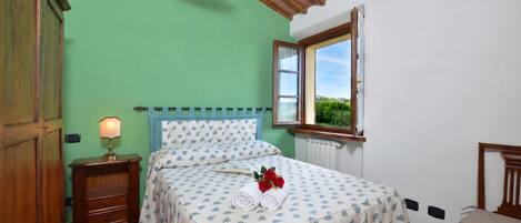Family House, Multiple Bedrooms, Mountainside (Casa Sofi)
