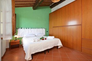 Family House, Multiple Bedrooms, Mountainside (Casa Sofi)