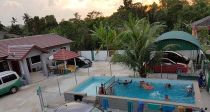 Mri Homestay Sg Buloh - 3 Br House on First Floor With Centralised Pool