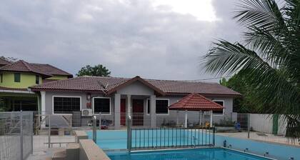 Mri Homestay Sg Buloh - 3 Br House on First Floor With Centralised Pool