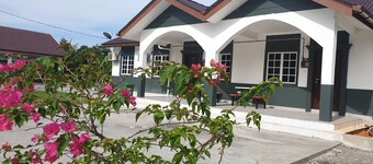 4 Bedroom Bungalow With Private Pool