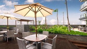 Outdoor dining - Two-bedrooms, Oakwood Apartments Pik Jakarta (Jakarta)