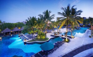 Kolam renang outdoor