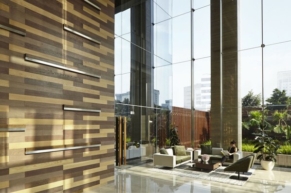 Combined shower/bathtub