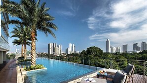 Outdoor pool - Two-bedroom Executive Serviced Apartment Oakwood Suites La Maison (Jakarta)