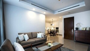 Living area - Two-bedroom Executive Serviced Apartment Oakwood Suites La Maison (Jakarta)