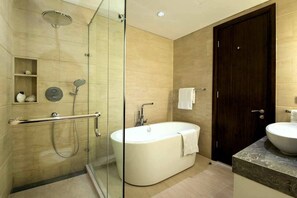 Bathroom - Two-bedroom Executive Serviced Apartment Oakwood Suites La Maison (Jakarta)