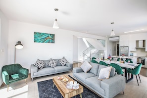 Villa, 4 chambres, fumeur, piscine privée | Aire de séjour