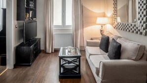 TV - Comfy Apartment in Berlin (Berlin)