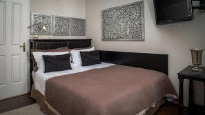 Apartamento, 1 habitación, terraza | 1 dormitorio, tabla de planchar con plancha, ropa de cama