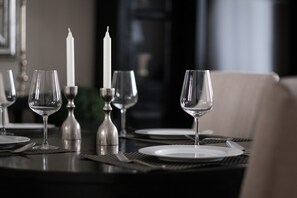 Apartemen, 1 kamar tidur, teras | Ruang makan