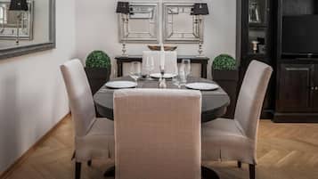 Apartment, 2 Bedrooms, Terrace | Dining room