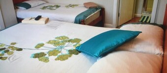 Room-comfortable Family Room With Tv, Fr