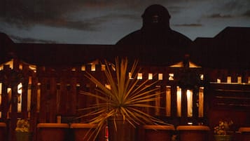 Slaapzaal, 1 slaapkamer, roken, terras | Dineren