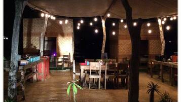 Gemeinsamer Schlafsaal, 1 Schlafzimmer, Raucher, Terrasse | Speisen