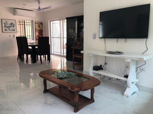 Maison, 3 chambres, patio | Aire de séjour
