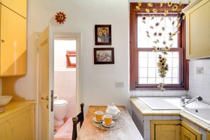 Apartment, 2 Bedrooms, Terrace, City View | Interior