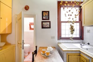 Apartment, 2 Bedrooms, Terrace, City View | Interior