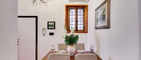Apartment, 2 Bedrooms, Terrace, City View | Dining room