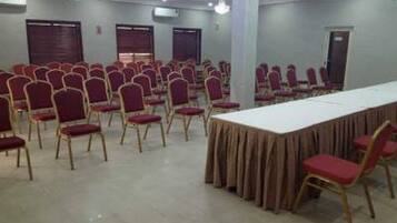 Room, 1 Bedroom, Accessible, Smoking | Meeting facility