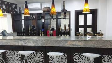 Room, 1 Bedroom, Accessible, Smoking | Dining room